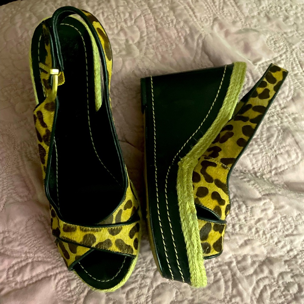 Vince Camuto leopard/leather wedge-sz 9